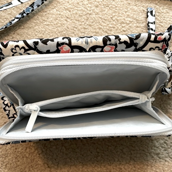 Vera Bradley 3-in-1 crossbody Lisbon Medallion - Picture 10 of 10